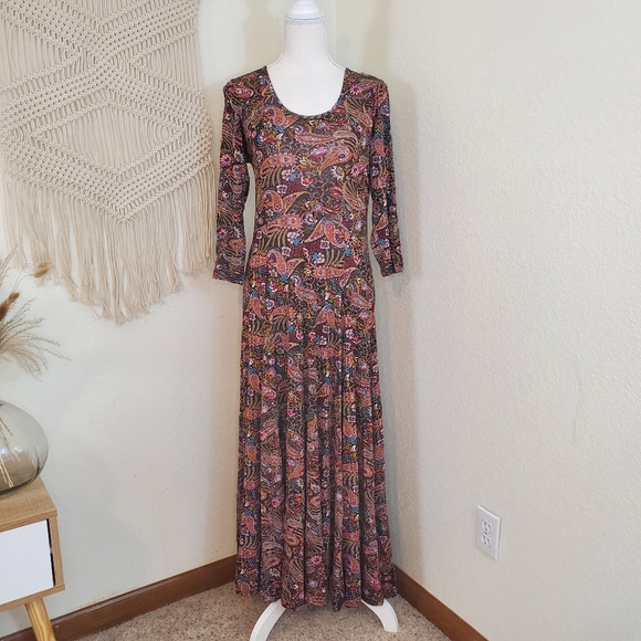 EARTHBOUND Dresses Earthbound Paisley Print Bohemian Maxi Dress